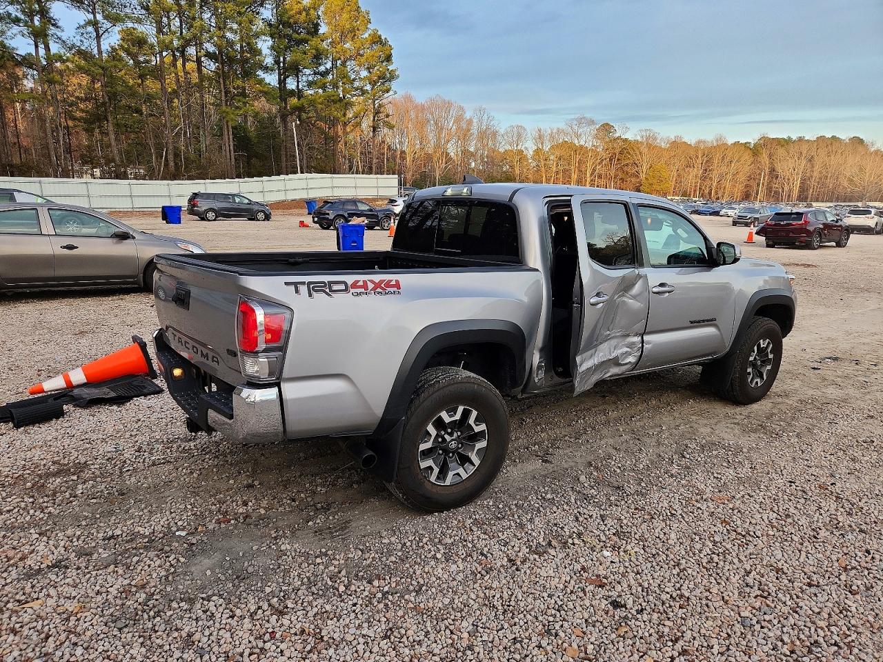 2021 TOYOTA TACOMA DOUBLE CAB photo 3