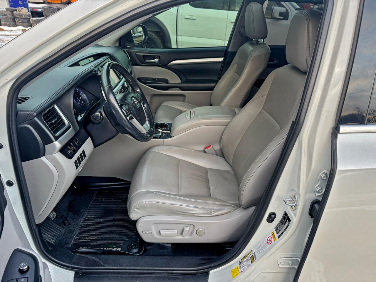 2019 TOYOTA HIGHLANDER SE photo 11