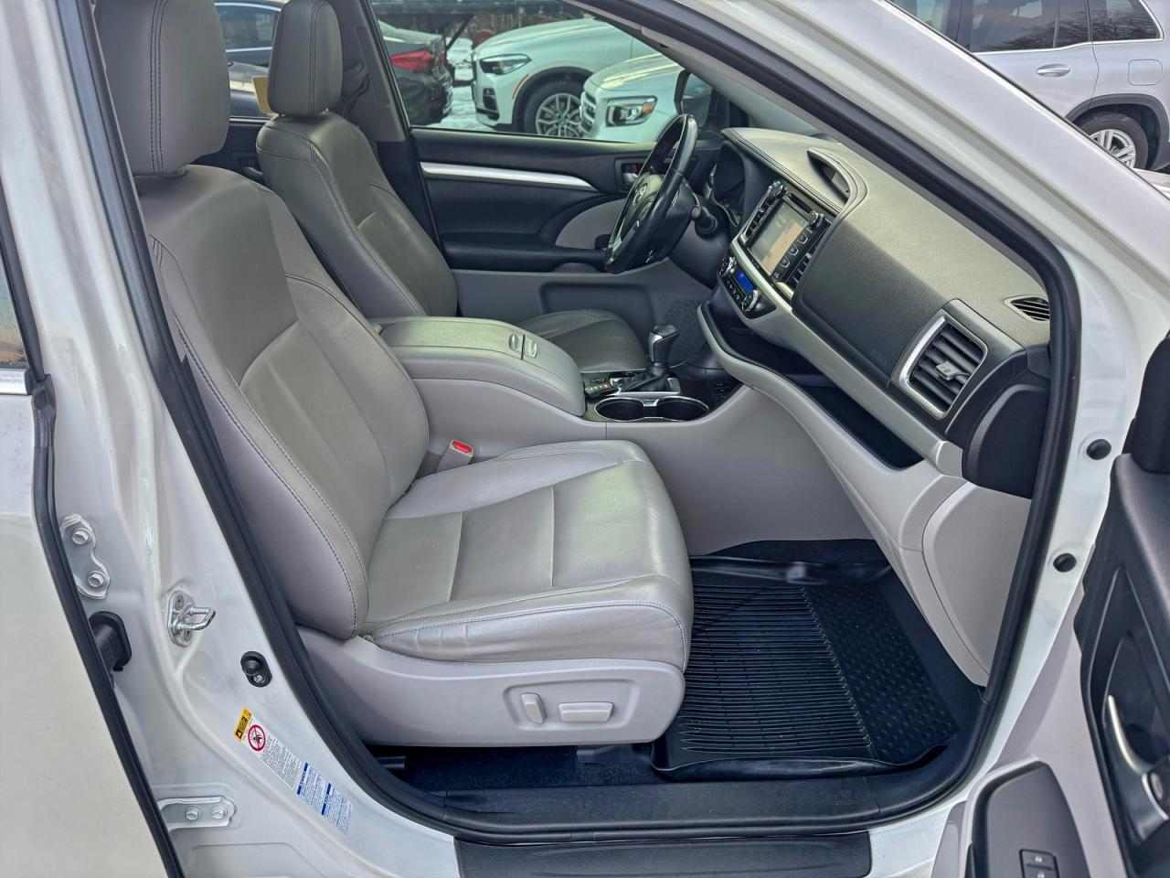 2019 TOYOTA HIGHLANDER SE photo 5