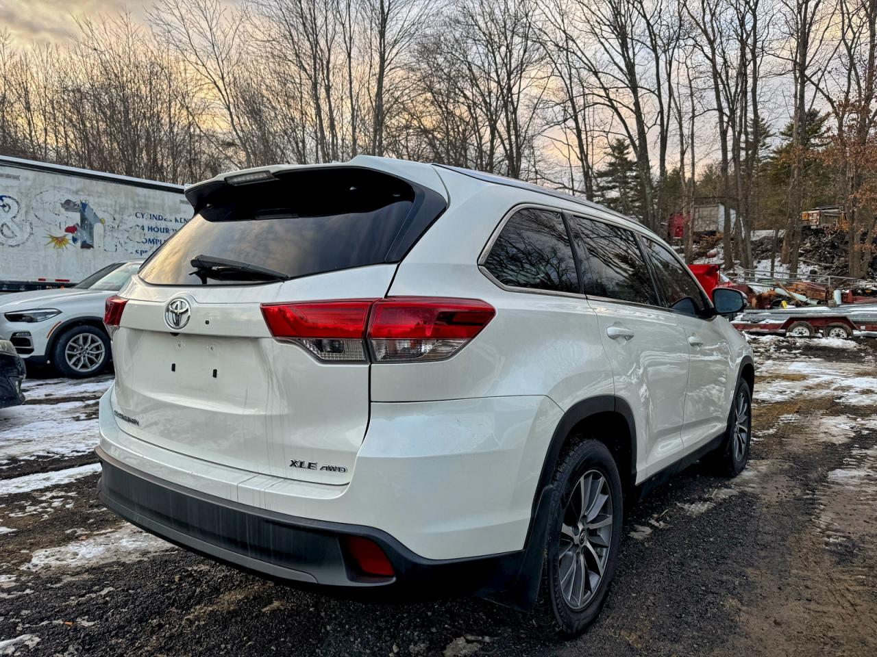2019 TOYOTA HIGHLANDER SE photo 4