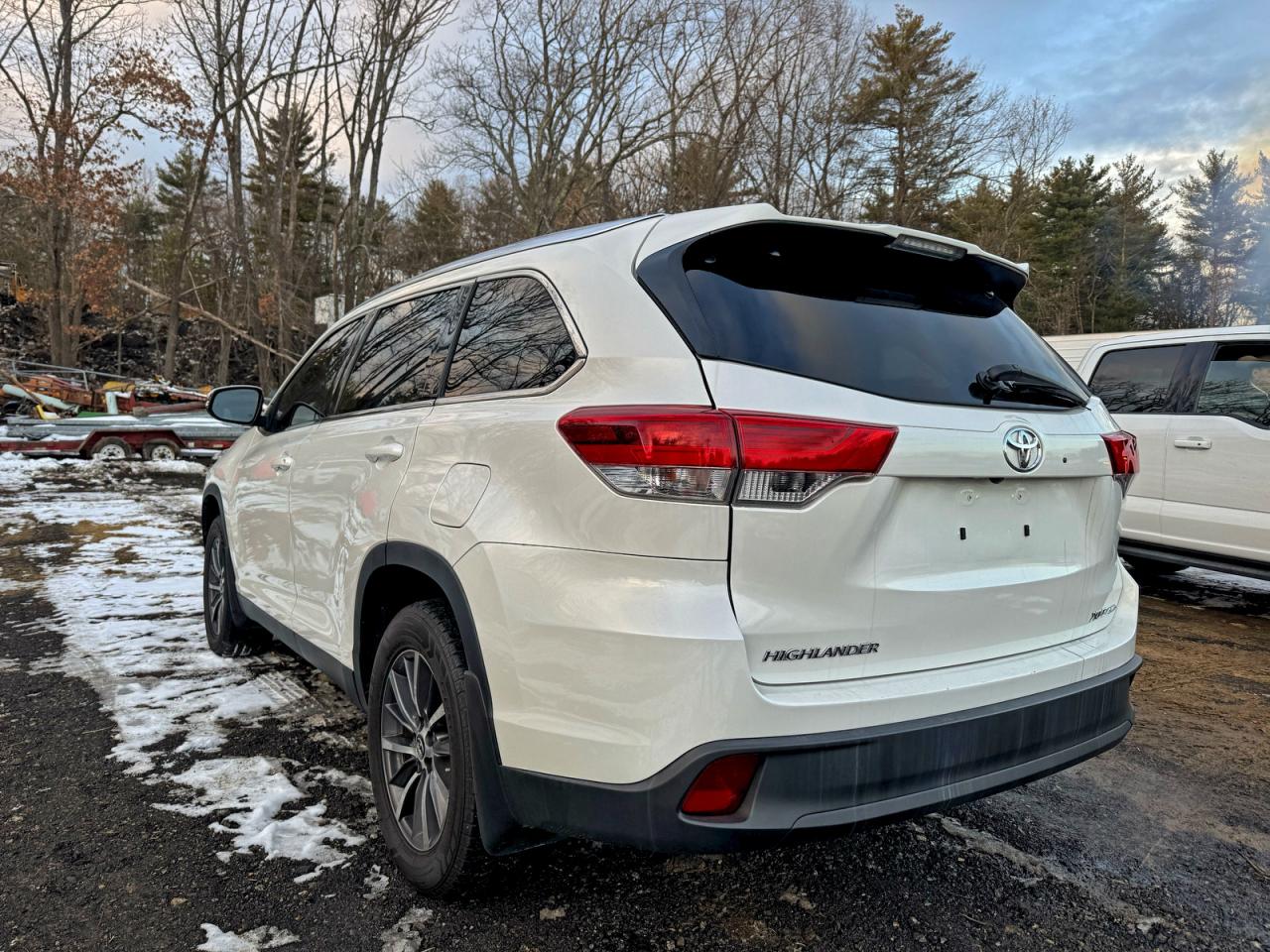 2019 TOYOTA HIGHLANDER SE photo 3