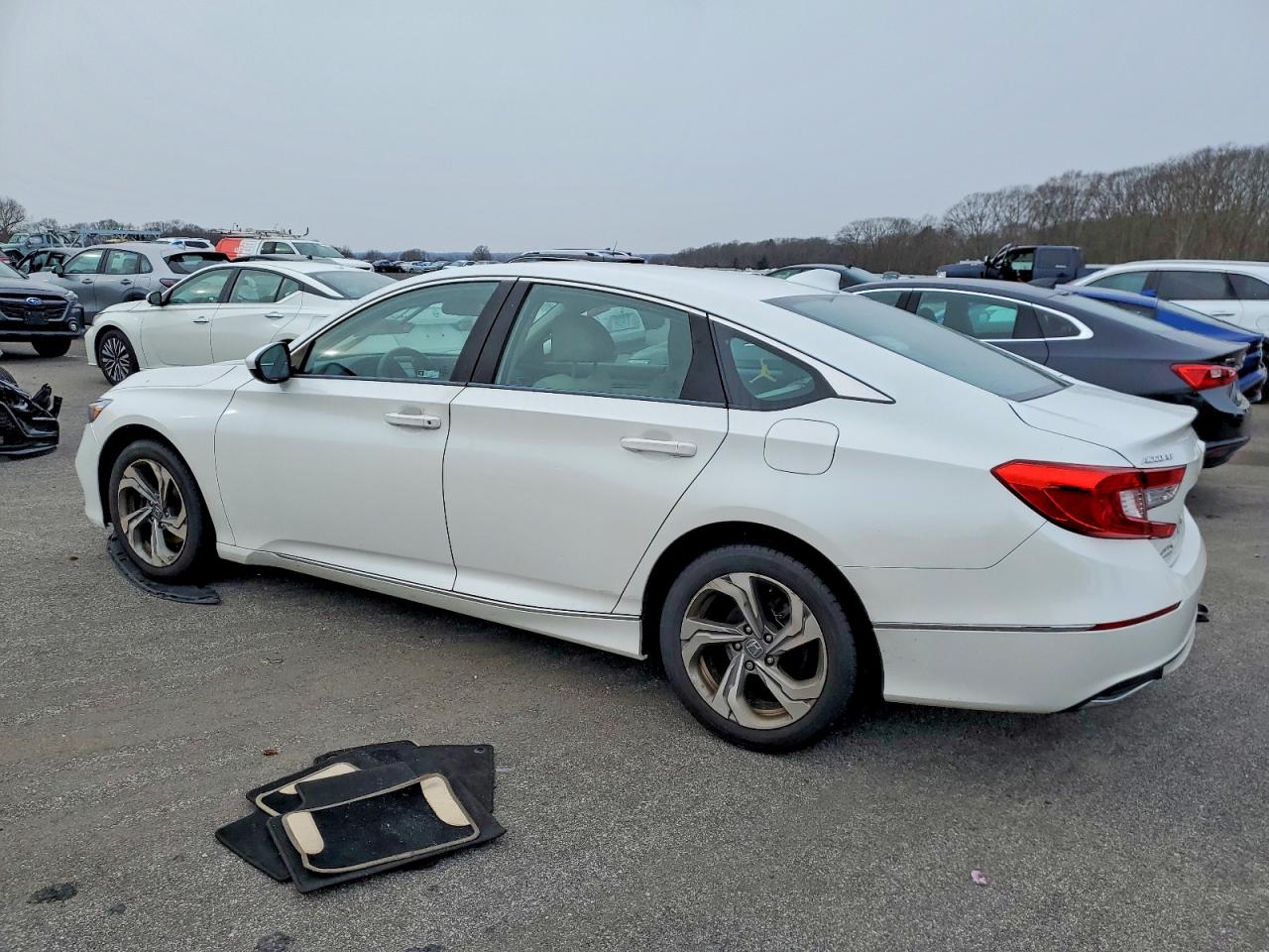 2018 HONDA ACCORD EX photo 2