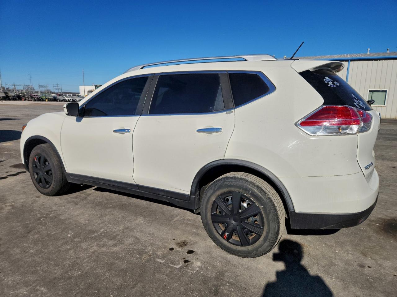 2016 NISSAN ROGUE S photo 2