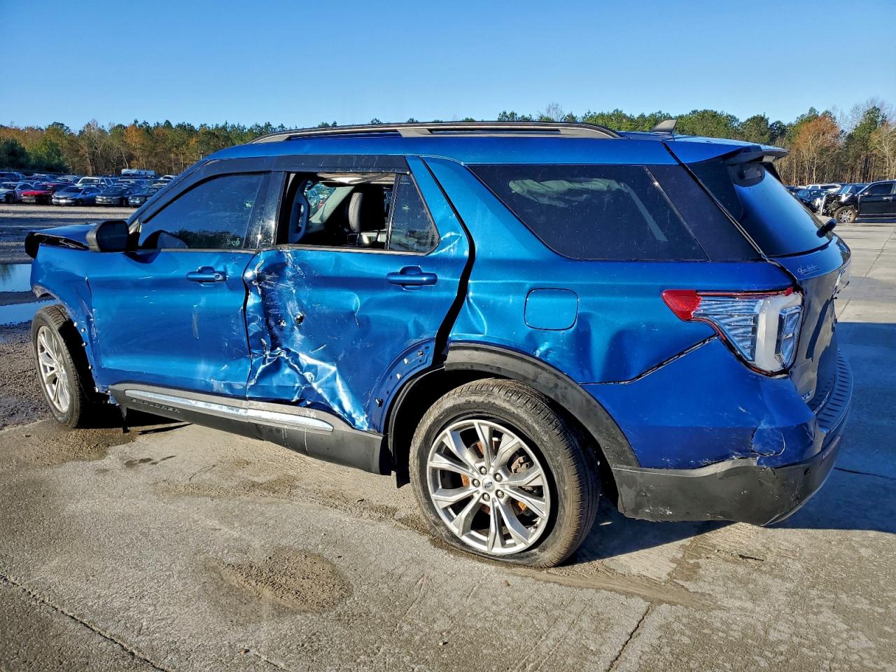 2021 FORD EXPLORER XLT photo 2