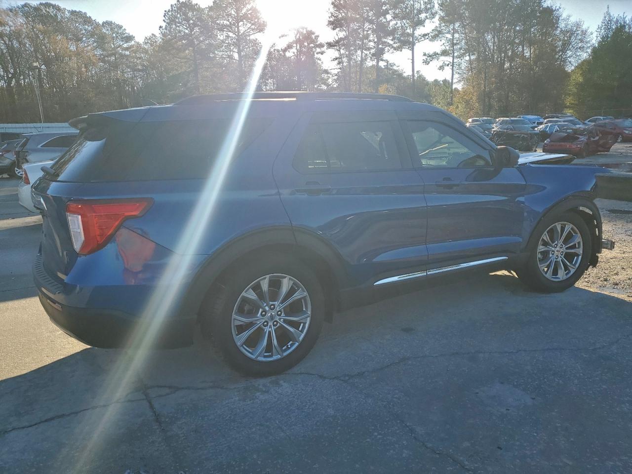2021 FORD EXPLORER XLT photo 3