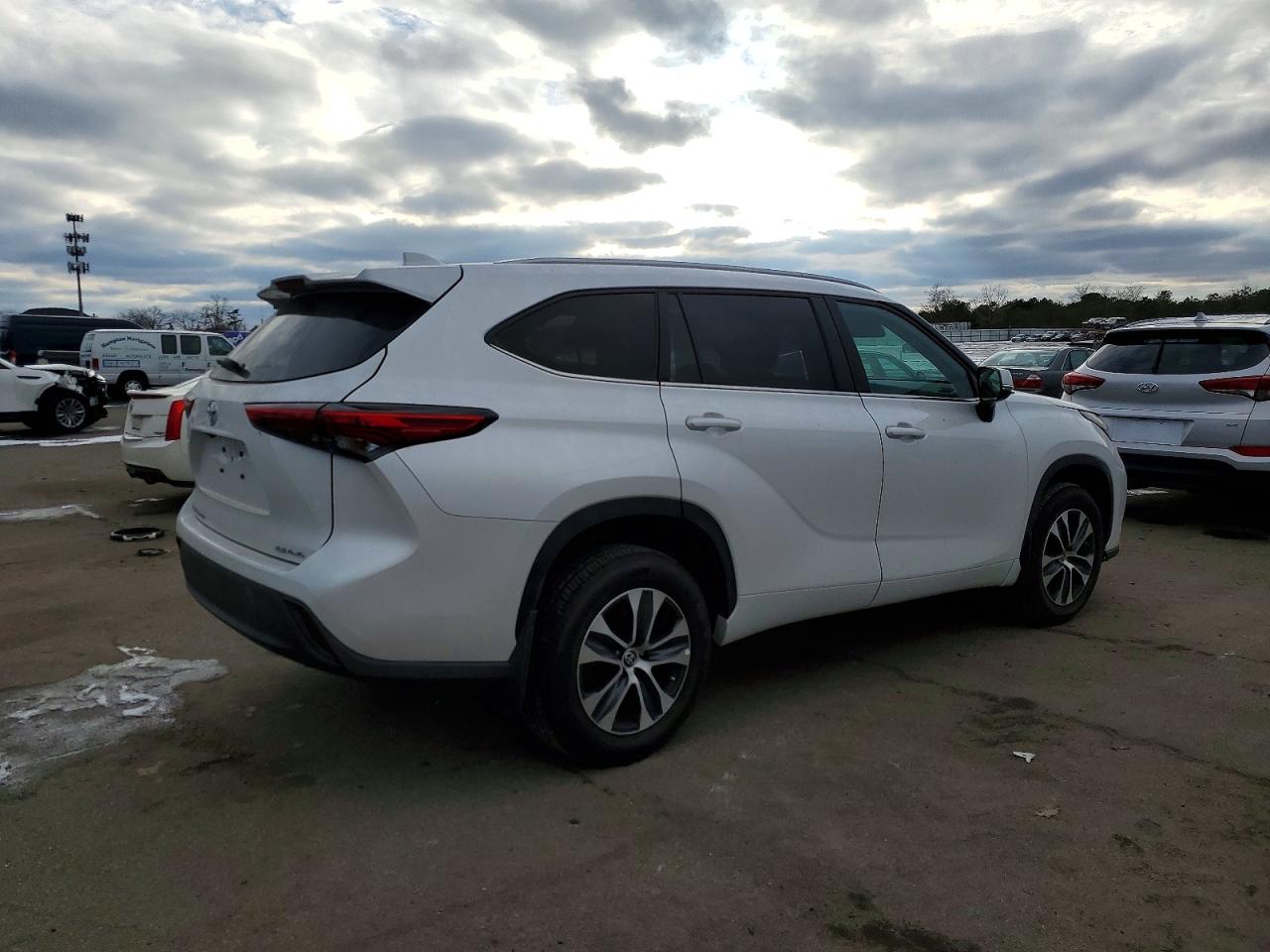 2023 TOYOTA HIGHLANDER L photo 3