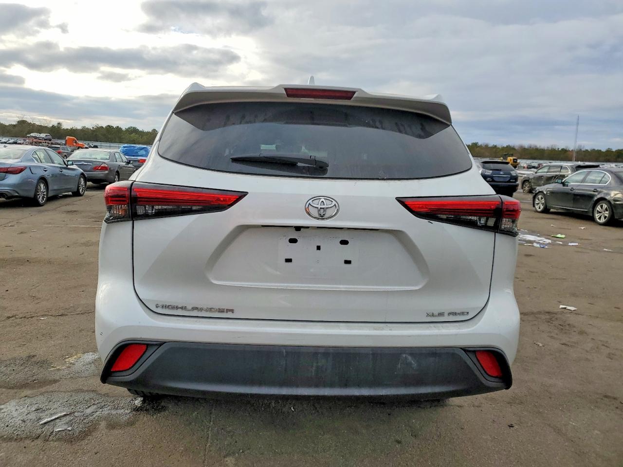 2023 TOYOTA HIGHLANDER L photo 6