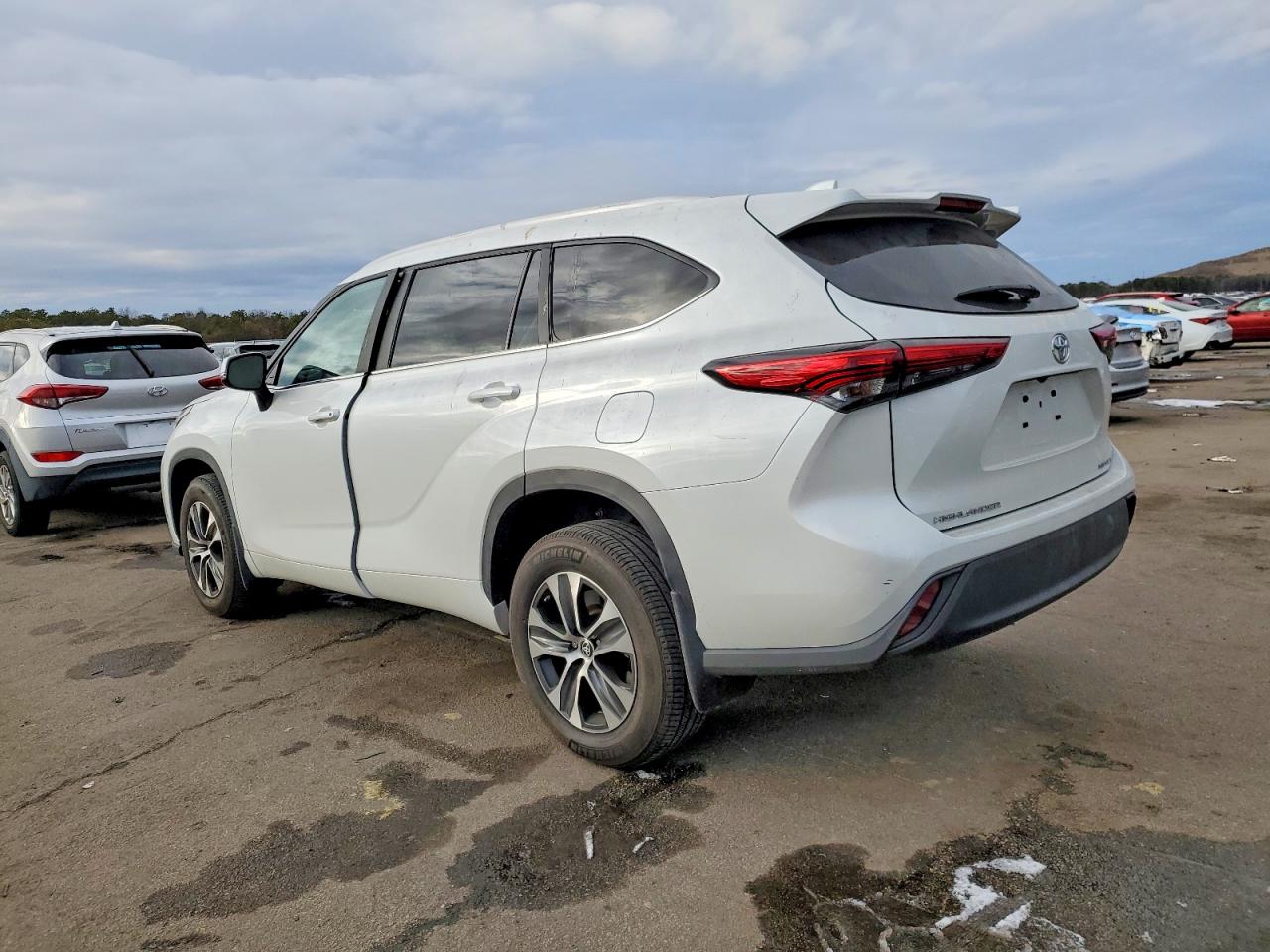 2023 TOYOTA HIGHLANDER L photo 2