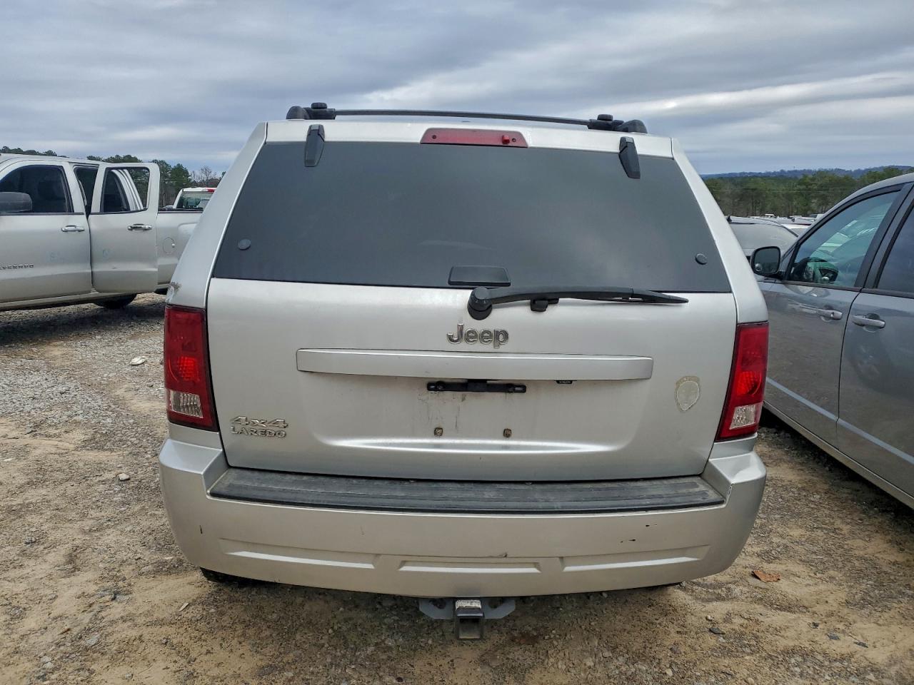 2010 JEEP GRAND CHEROKEE LAREDO photo 6
