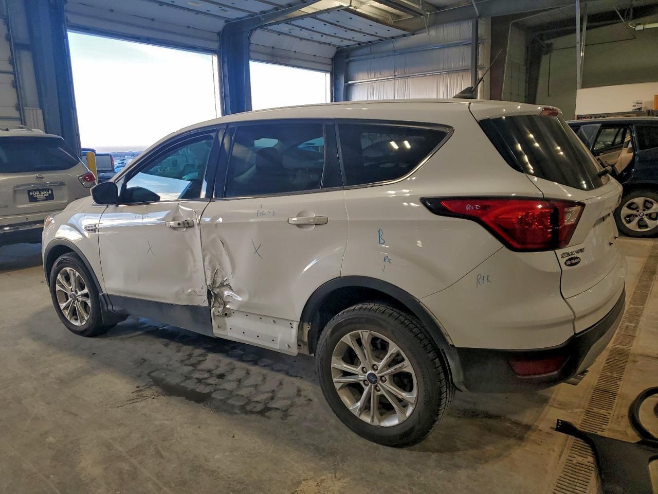 2019 FORD ESCAPE SE photo 2