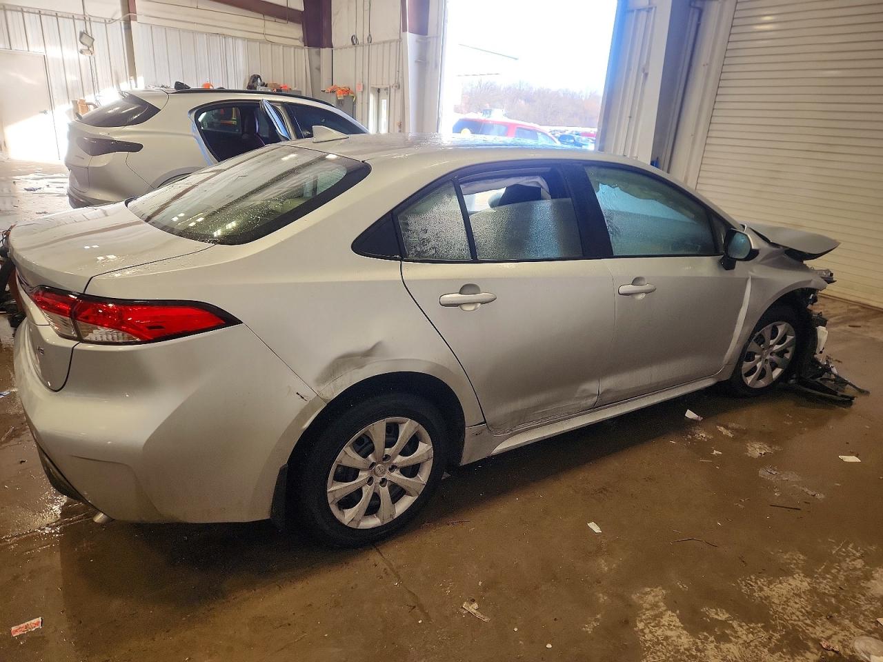 2024 TOYOTA COROLLA LE photo 3