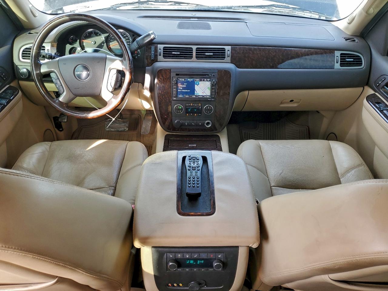 2011 GMC YUKON XL DENALI photo 8