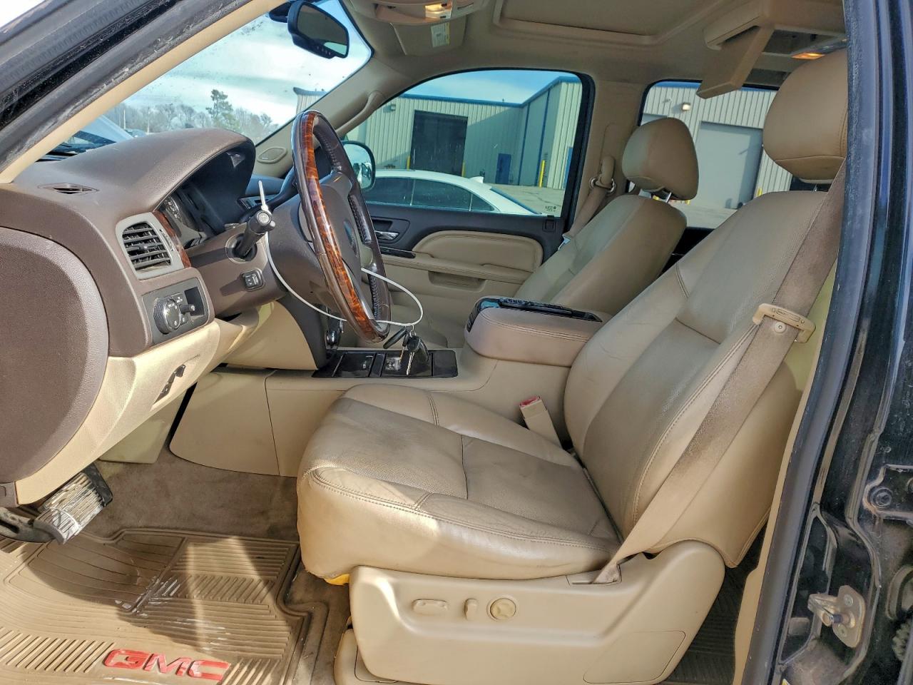 2011 GMC YUKON XL DENALI photo 7