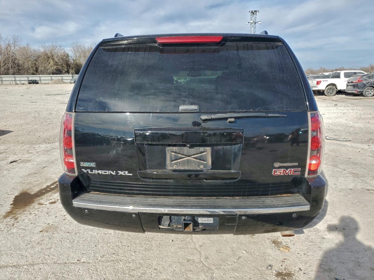 2011 GMC YUKON XL DENALI photo 6
