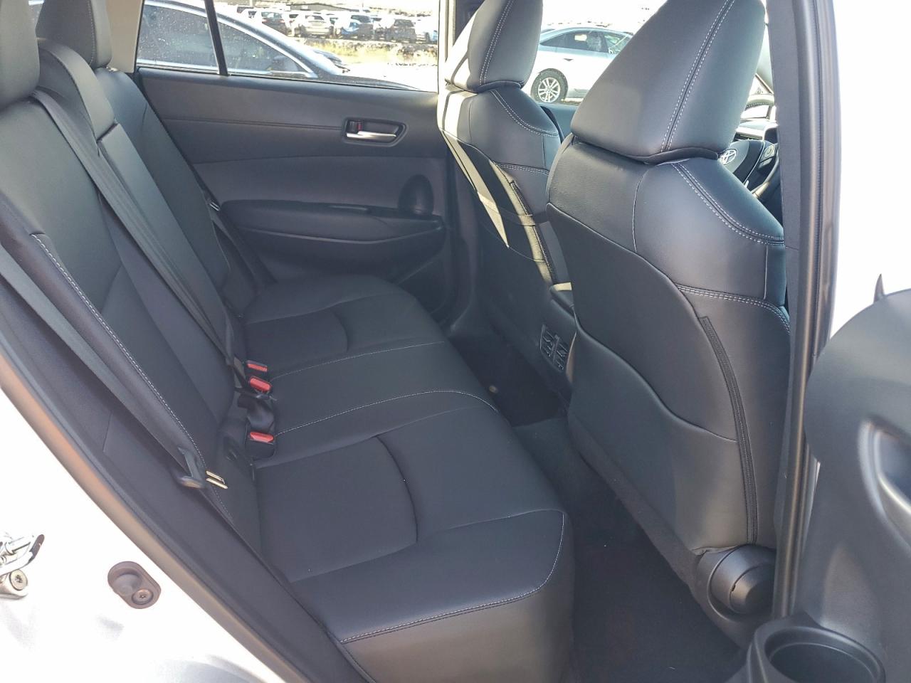 2025 TOYOTA COROLLA CROSS XLE photo 28