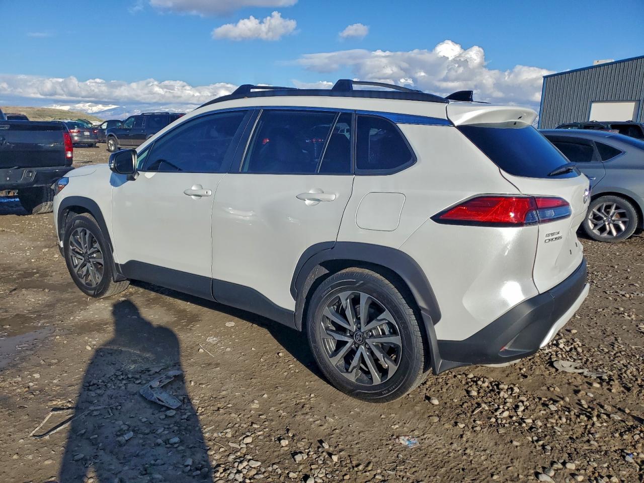 2025 TOYOTA COROLLA CROSS XLE photo 4
