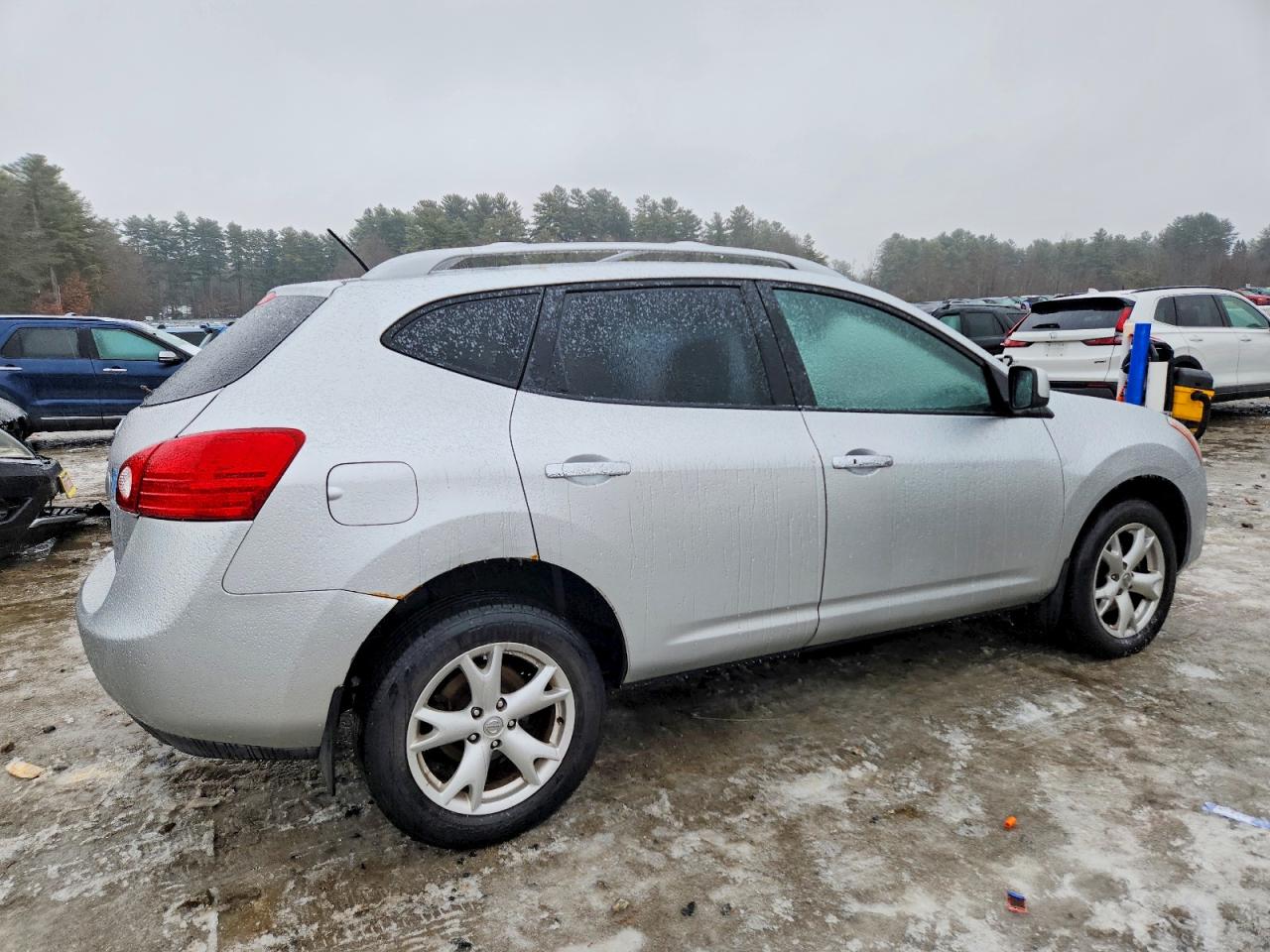 2010 NISSAN ROGUE S photo 3