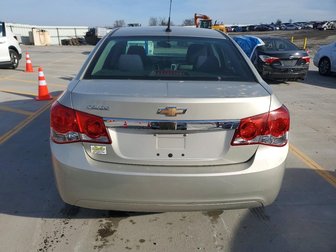 2013 CHEVROLET CRUZE LS photo 6