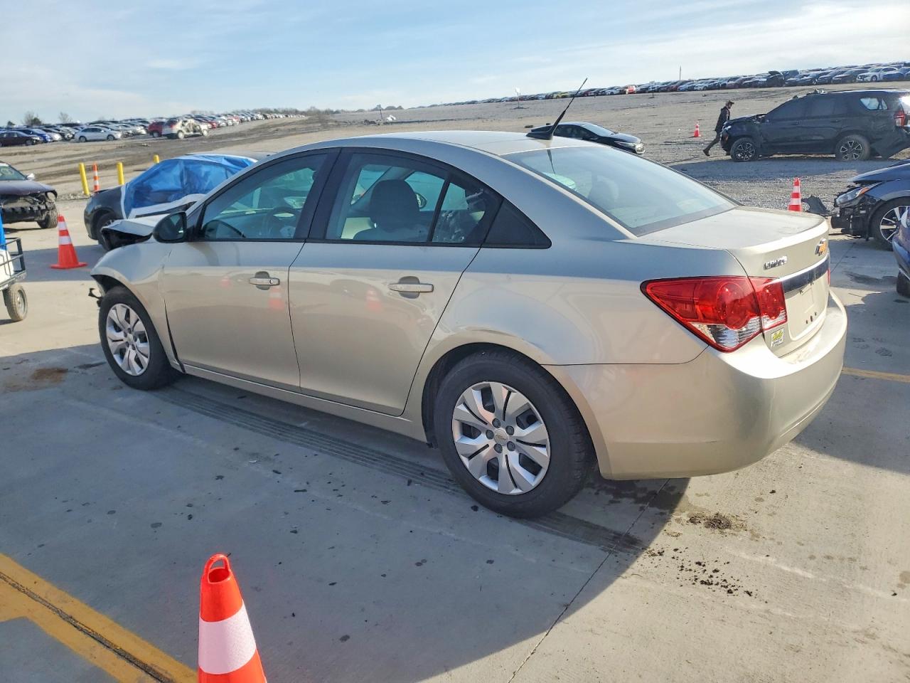 2013 CHEVROLET CRUZE LS photo 2