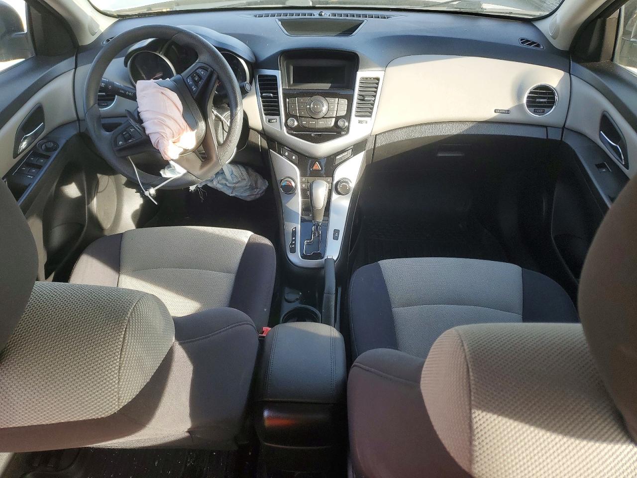 2013 CHEVROLET CRUZE LS photo 8