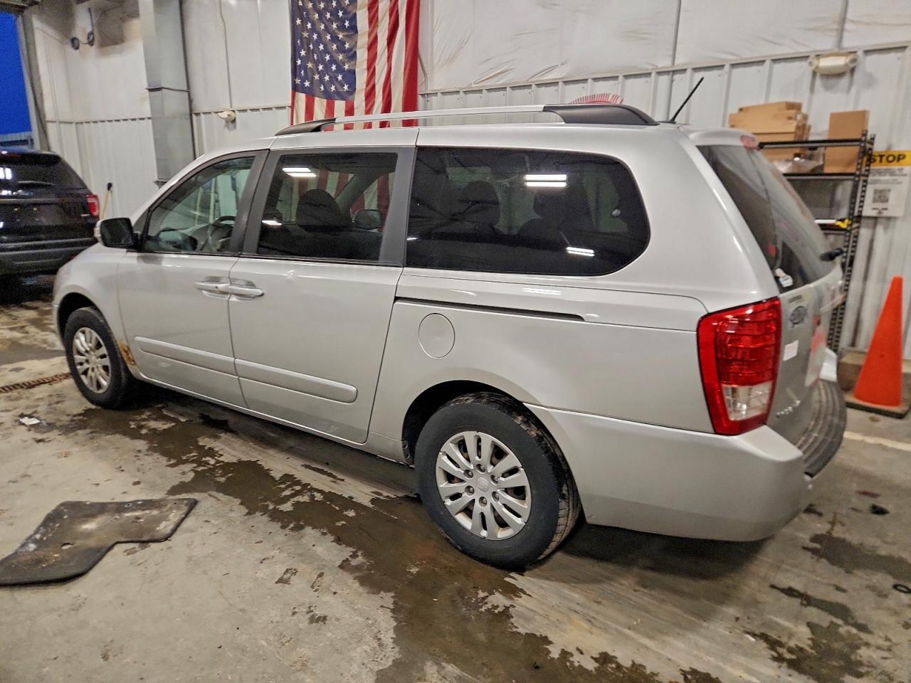 2012 KIA SEDONA photo 5