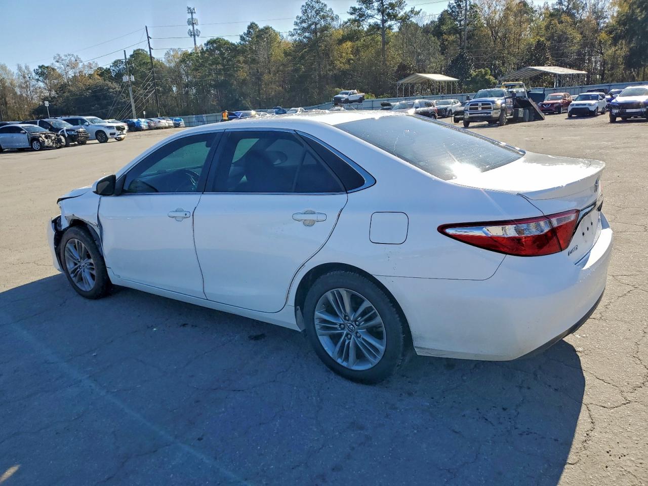 2016 TOYOTA CAMRY LE photo 2