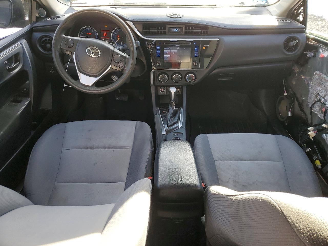 2017 TOYOTA COROLLA L photo 8