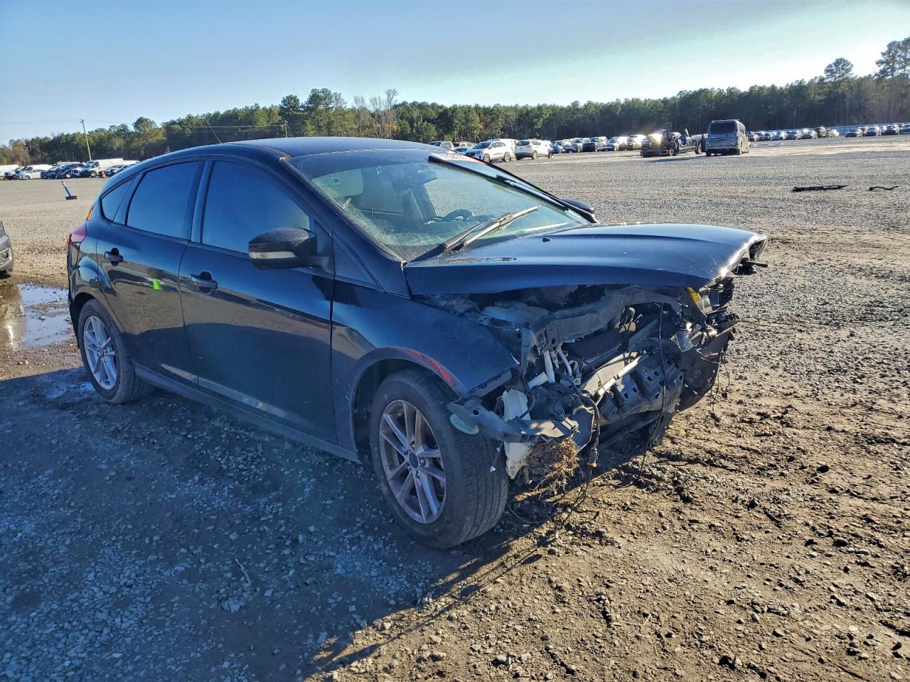 2017 FORD FOCUS SE photo 4