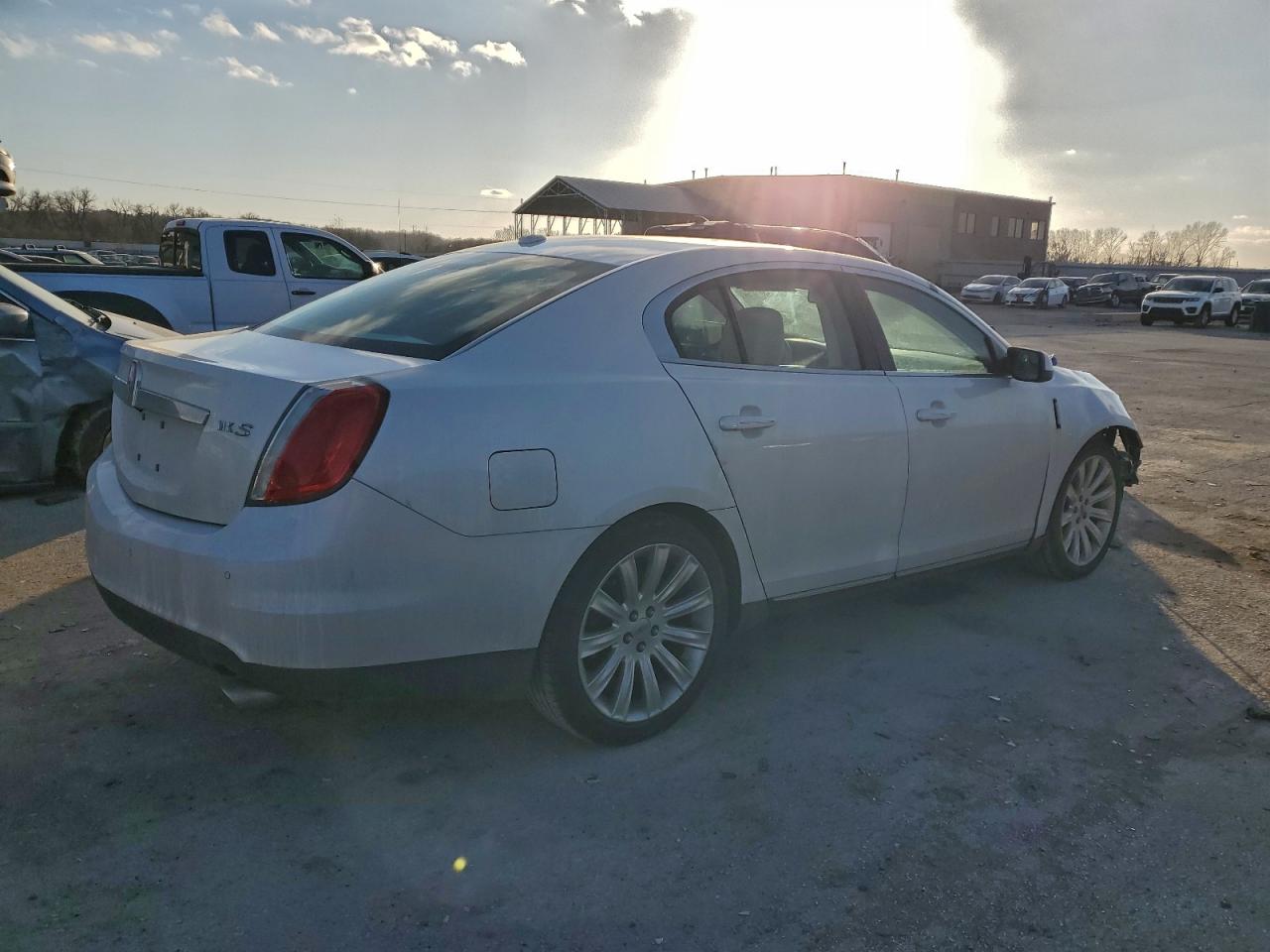 2010 LINCOLN MKS photo 3
