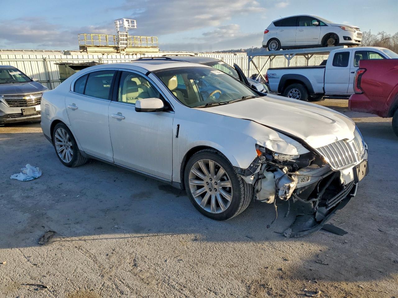 2010 LINCOLN MKS photo 4
