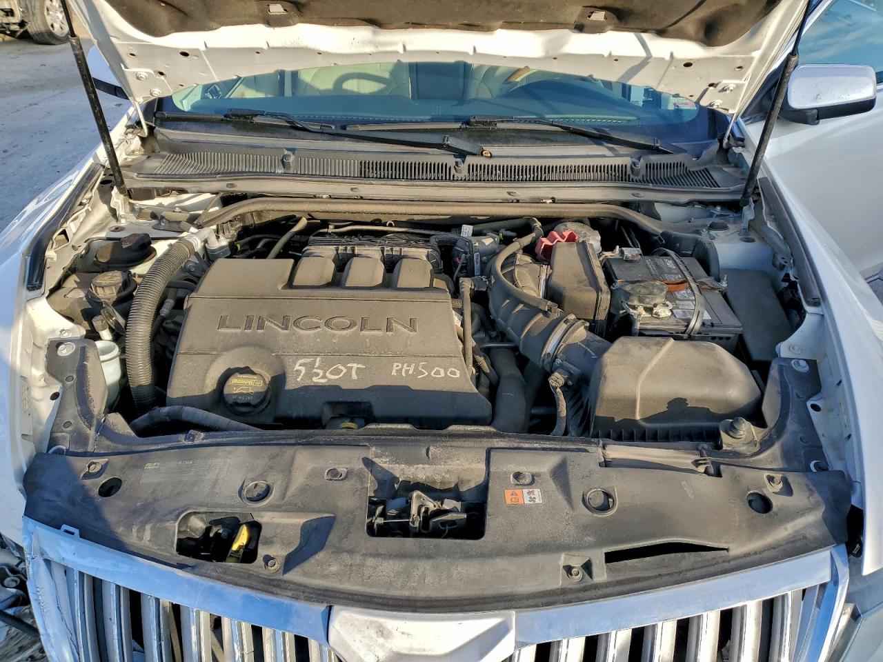 2010 LINCOLN MKS photo 11