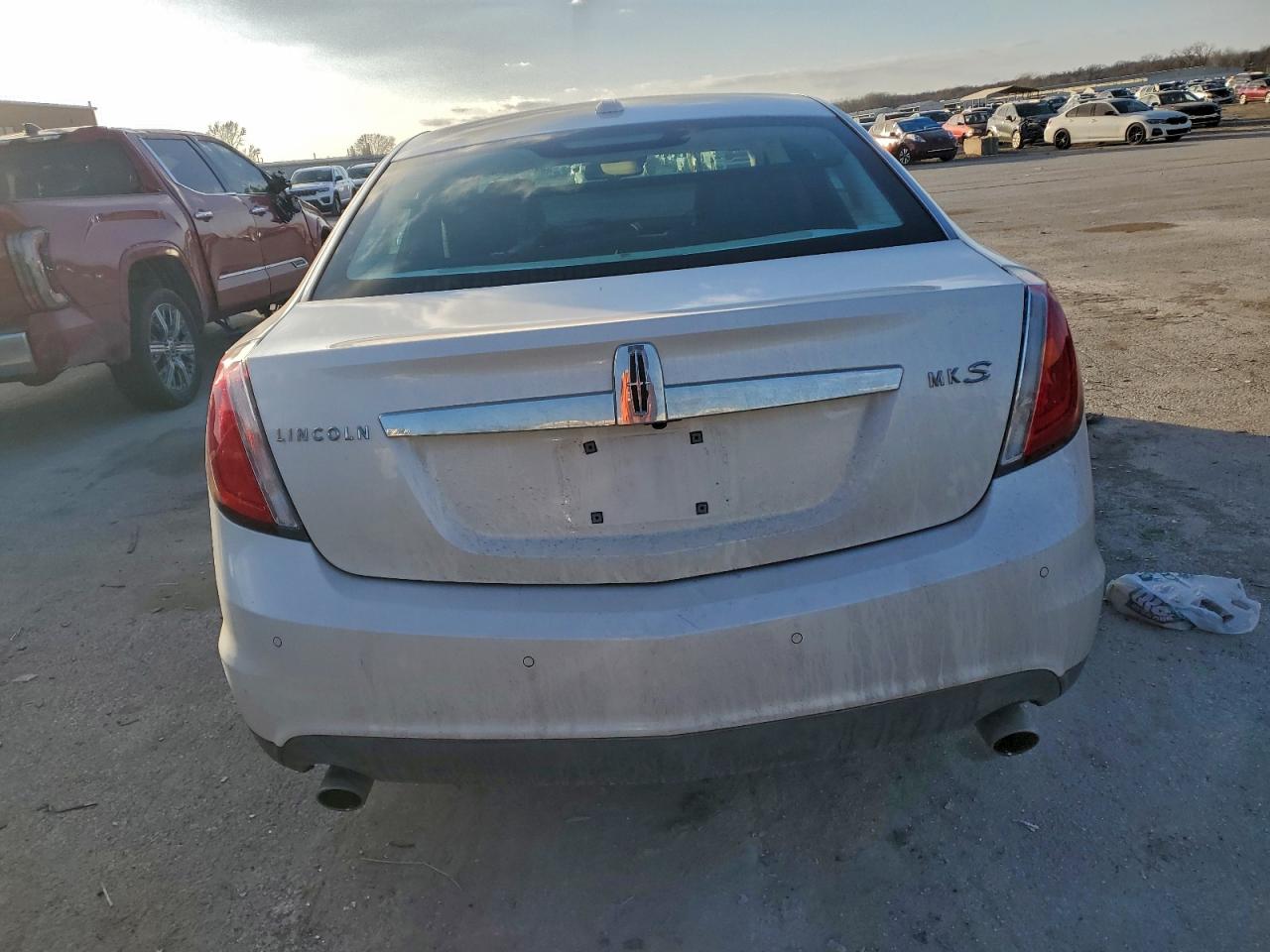2010 LINCOLN MKS photo 6