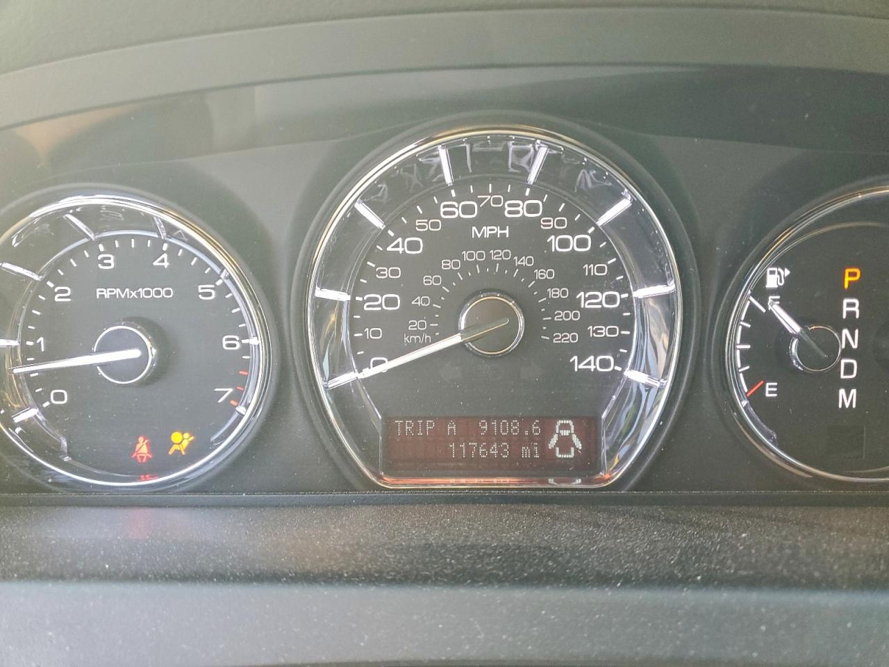 2010 LINCOLN MKS photo 9