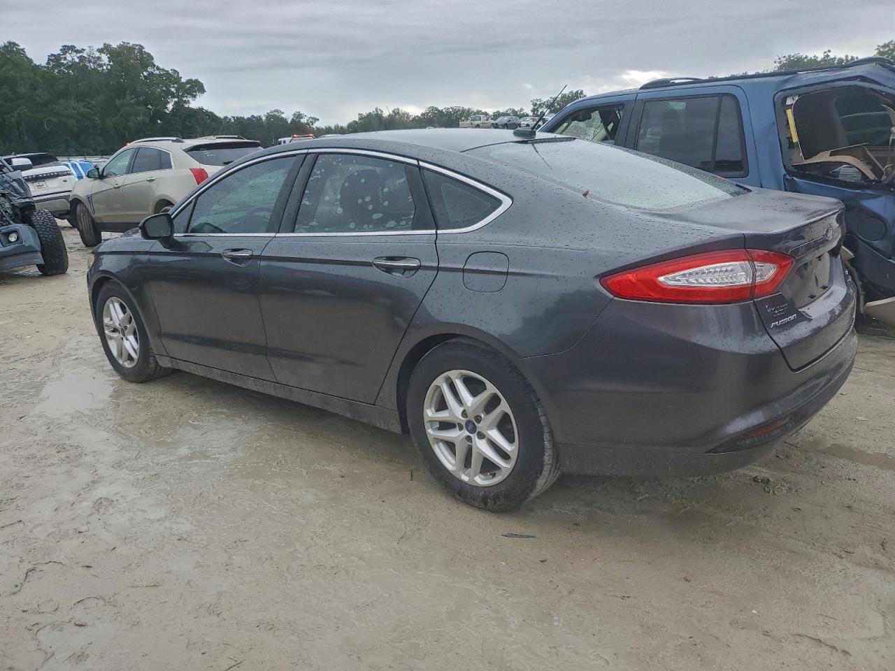 2015 FORD FUSION SE photo 2