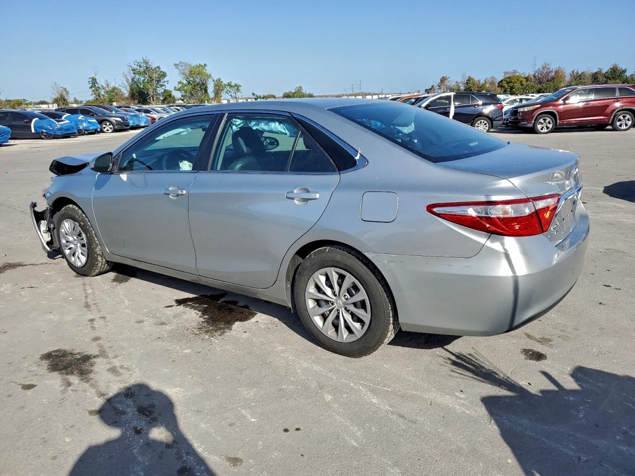 2016 TOYOTA CAMRY LE photo 2