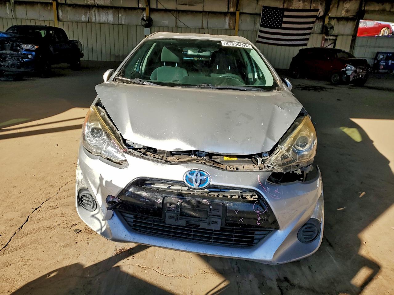 2015 TOYOTA PRIUS C photo 5