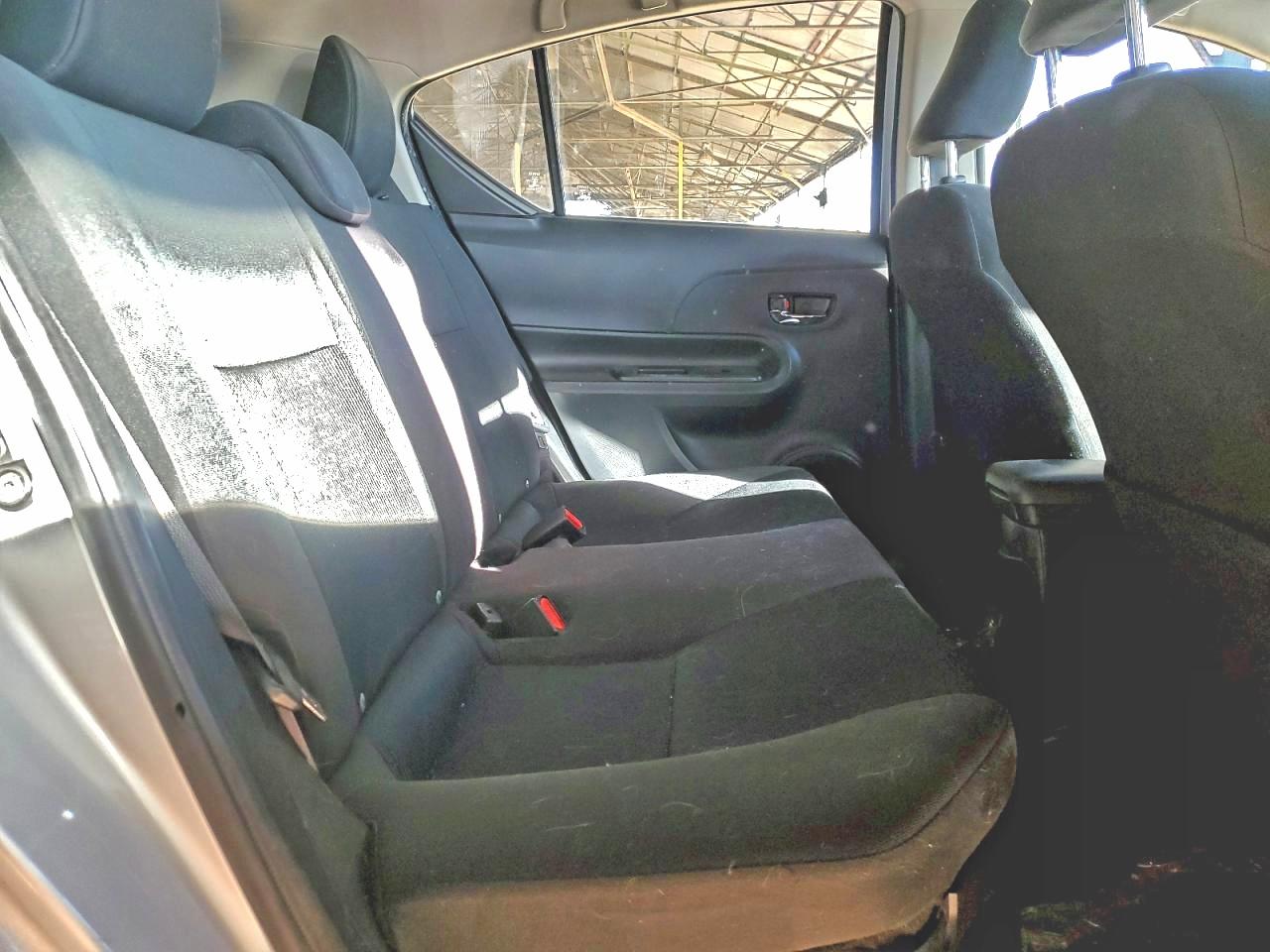 2015 TOYOTA PRIUS C photo 10
