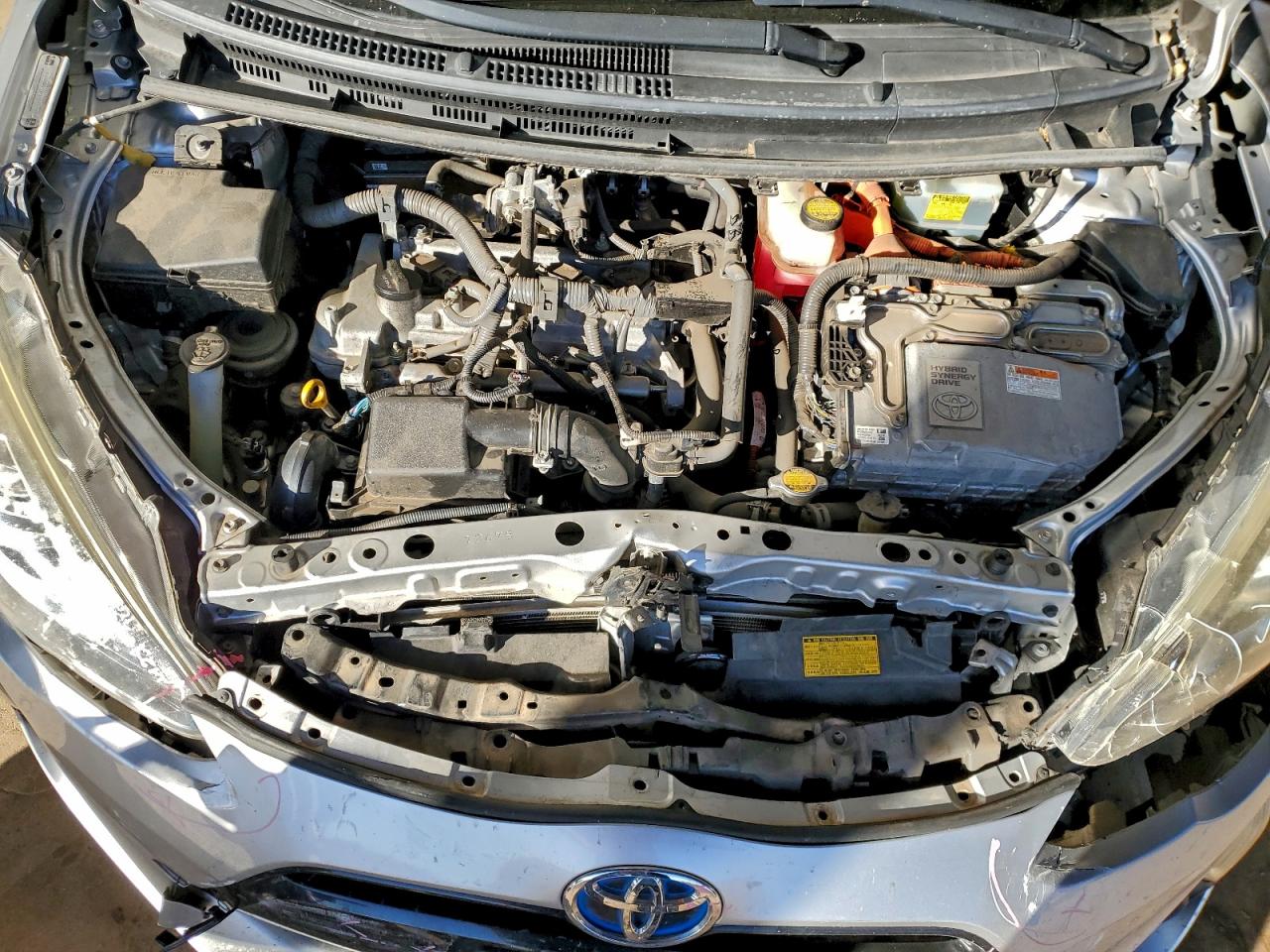 2015 TOYOTA PRIUS C photo 11