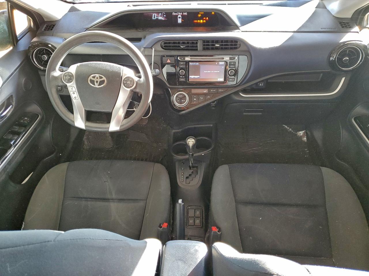 2015 TOYOTA PRIUS C photo 8