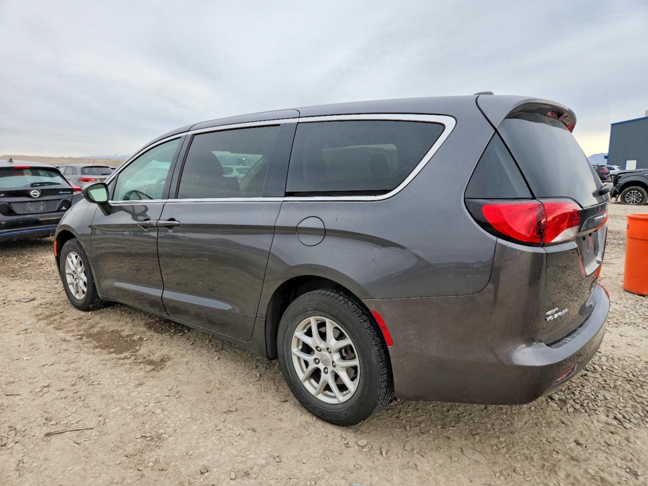 2020 CHRYSLER VOYAGER LX photo 2