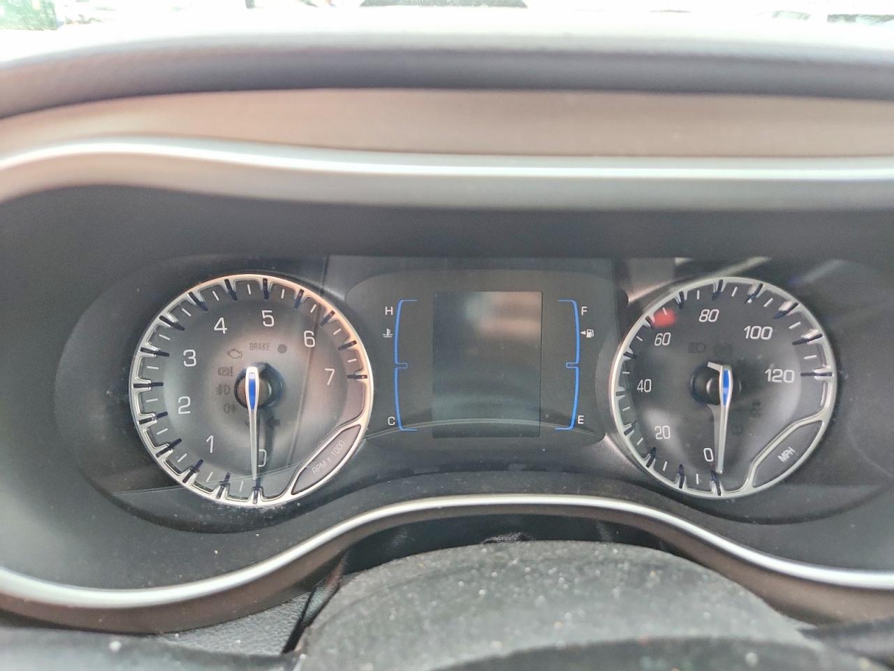 2020 CHRYSLER VOYAGER LX photo 9