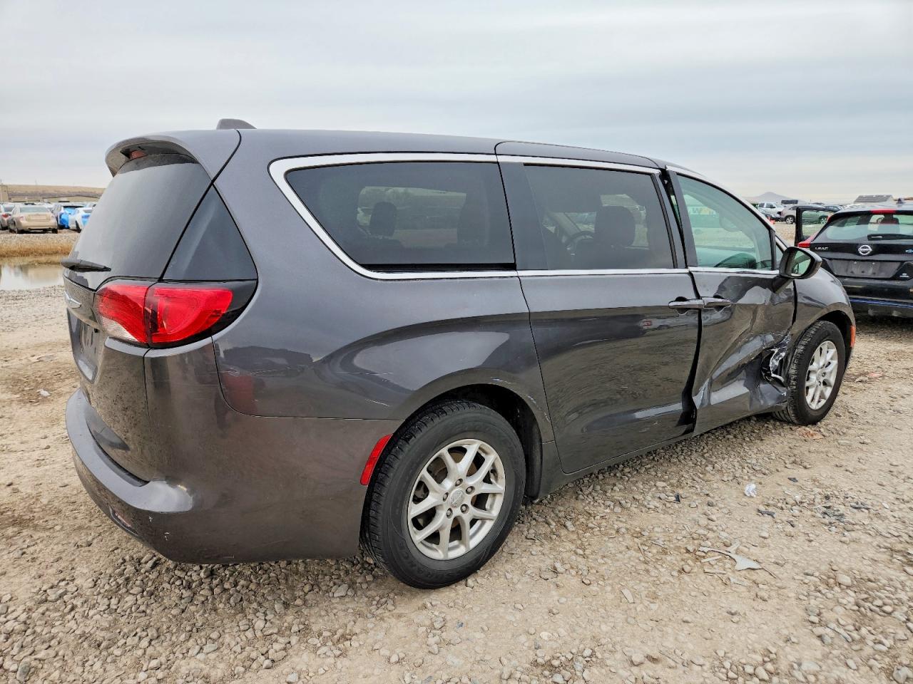 2020 CHRYSLER VOYAGER LX photo 3