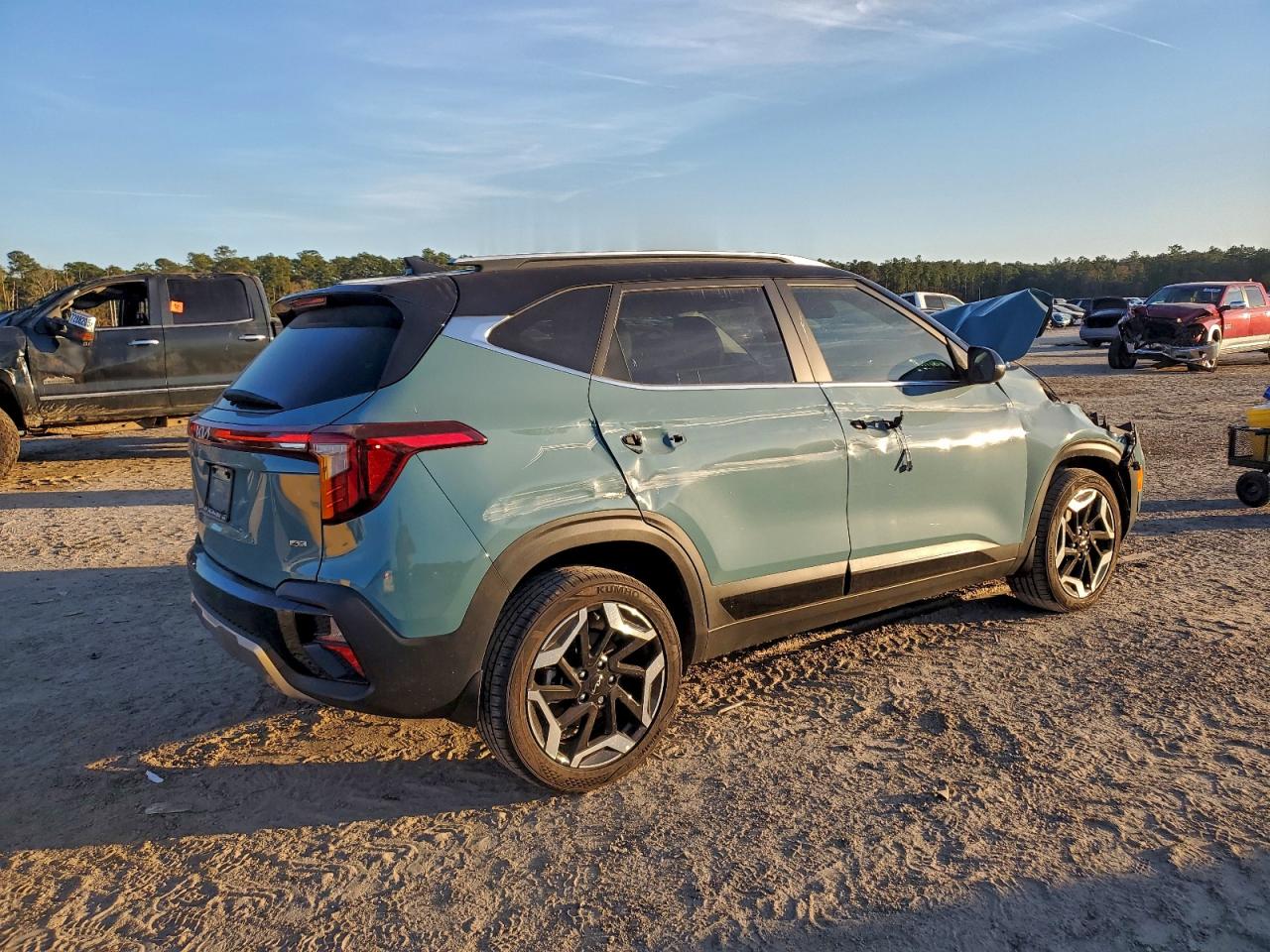 2025 KIA SELTOS SX photo 3