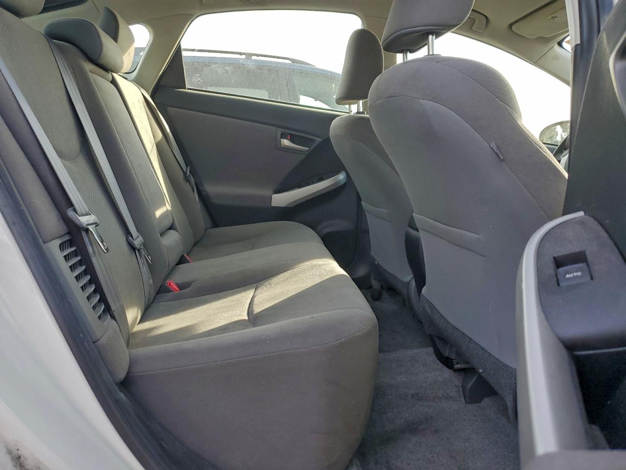 2014 TOYOTA PRIUS photo 10
