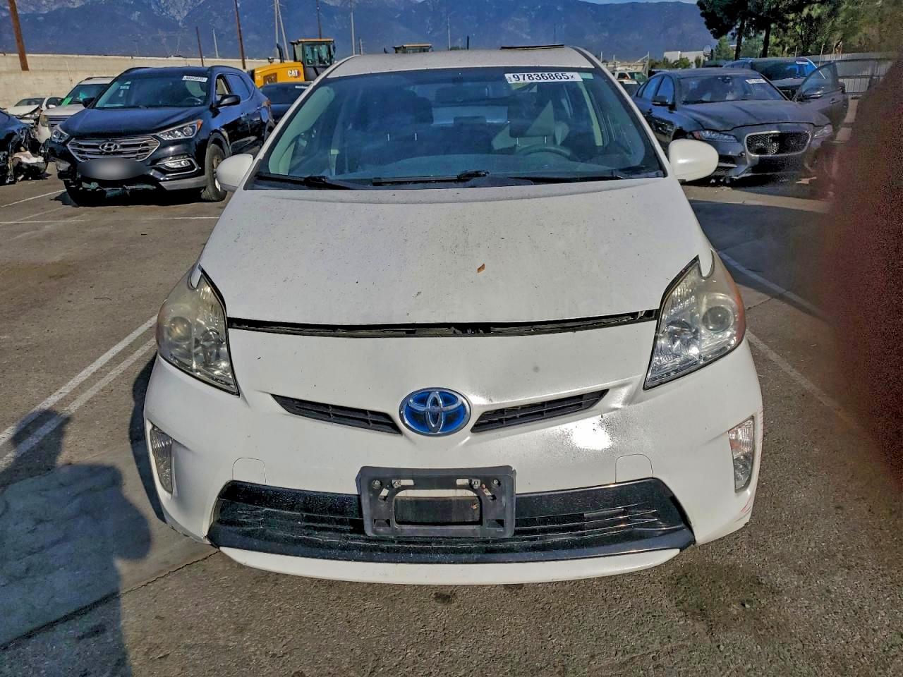 2014 TOYOTA PRIUS photo 5