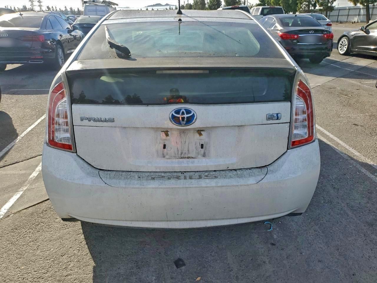 2014 TOYOTA PRIUS photo 6