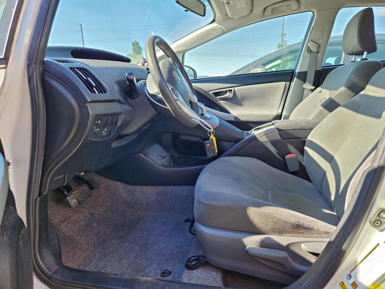 2014 TOYOTA PRIUS photo 7