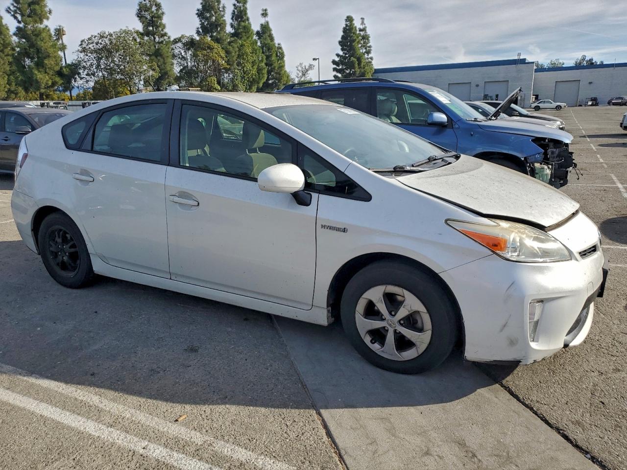 2014 TOYOTA PRIUS photo 4