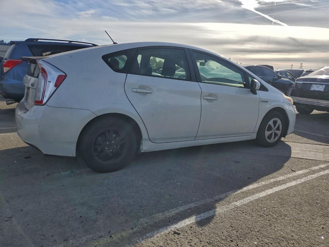 2014 TOYOTA PRIUS photo 3