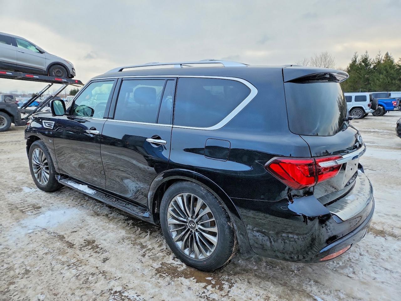 2019 INFINITI QX80 LUXE photo 2